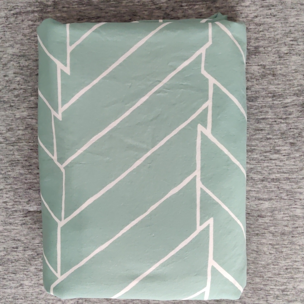 Full/Queen Duvet and 2 pillow shams